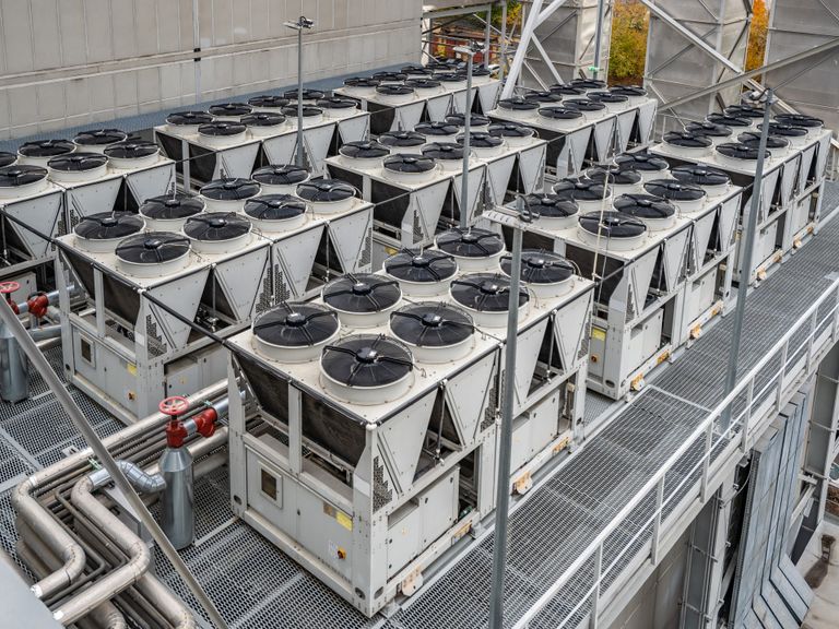 Rooftop plant deck with multiple chiller units